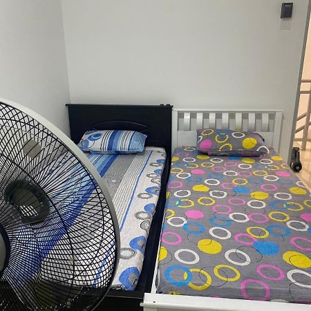 Klia Redza Homestay Kota Warisan Malay Only セパン エクステリア 写真