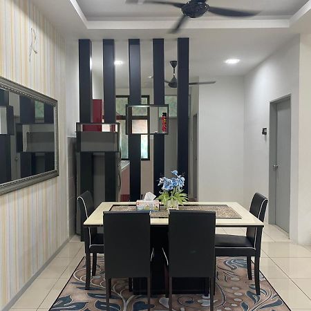 Klia Redza Homestay Kota Warisan Malay Only セパン エクステリア 写真