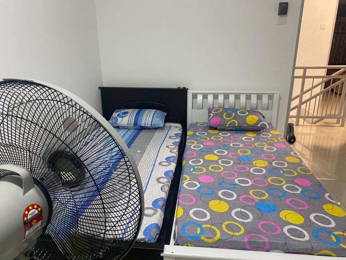 Klia Redza Homestay Kota Warisan Malay Only セパン エクステリア 写真