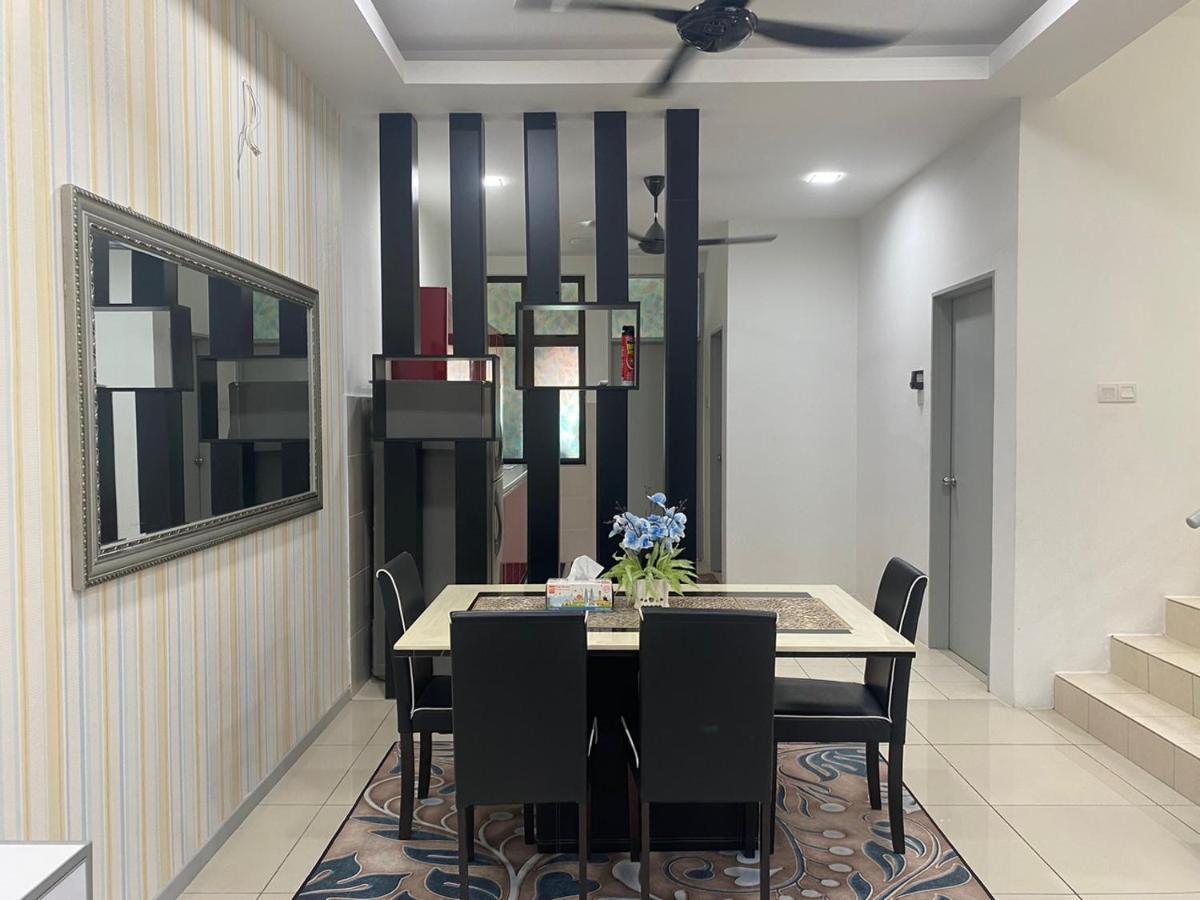 Klia Redza Homestay Kota Warisan Malay Only セパン エクステリア 写真