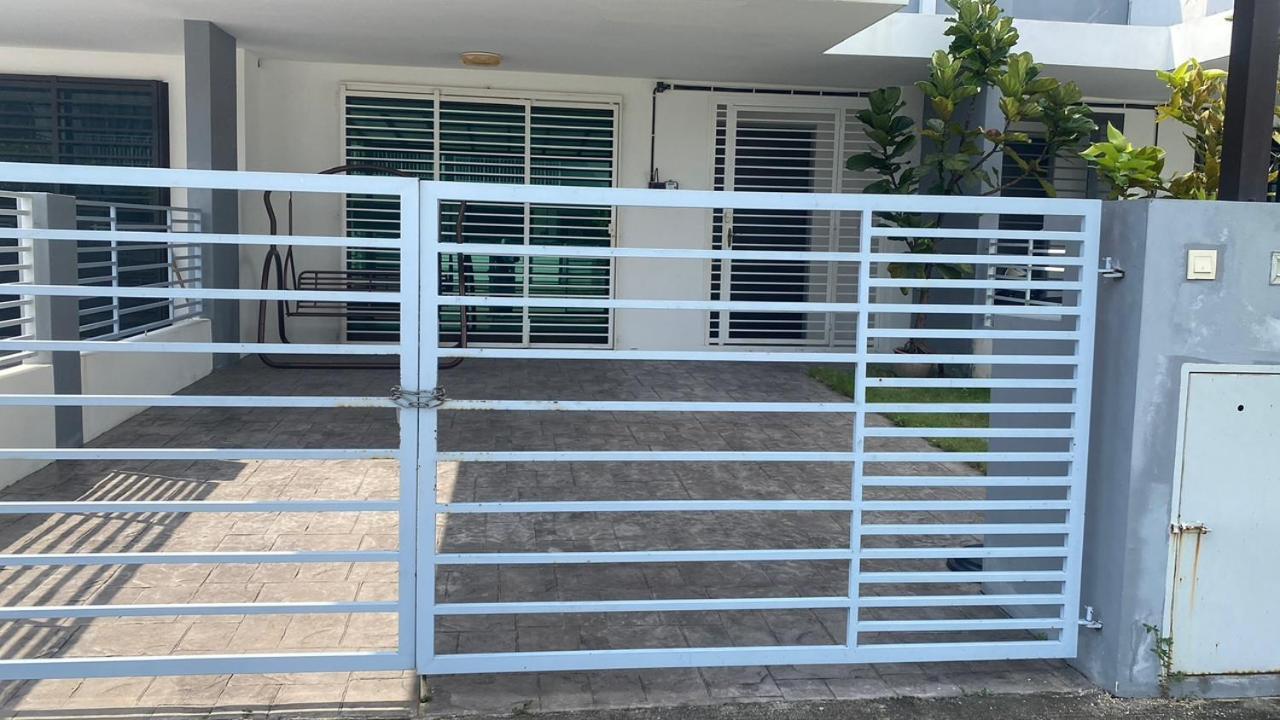 Klia Redza Homestay Kota Warisan Malay Only セパン エクステリア 写真